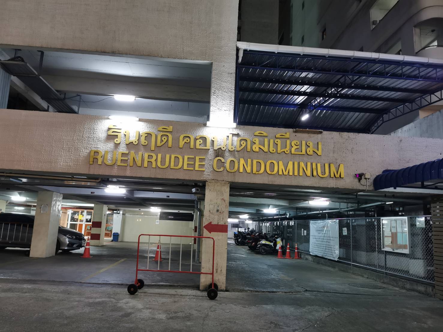 ให้เช่าคอนโด Ruenrudee Condominium (รื่นฤดี คอนโดมิเนียม) 1 ห้องนอน 1 ห้องน้ำ 1 ครัว 1 ห้องนั่งเล่น ขนาด 44 ตรม.