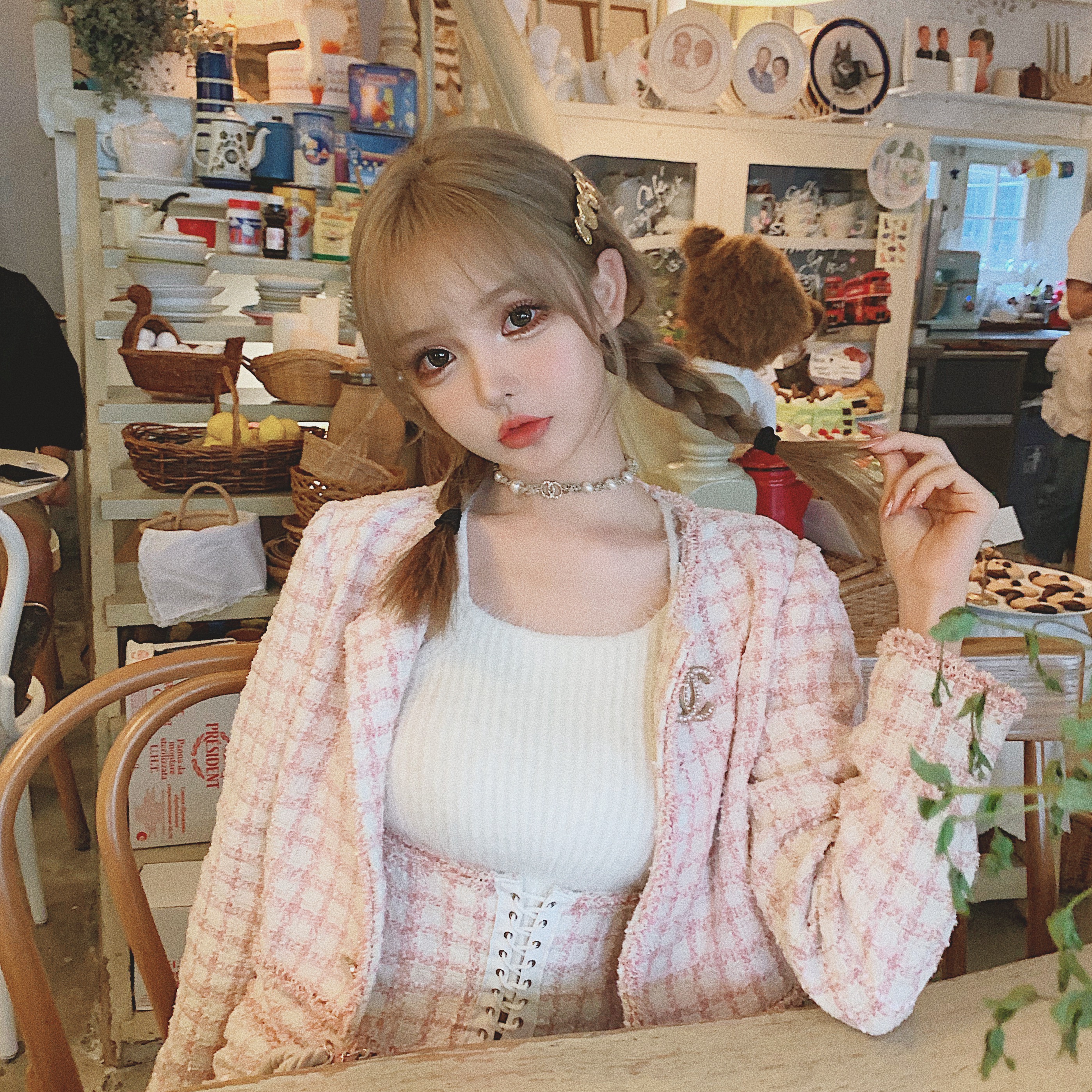 Girly fancy club : เสื้อสายเดี่ยวไหมพรมสีขาวน่ารักๆ งานแบรนด์