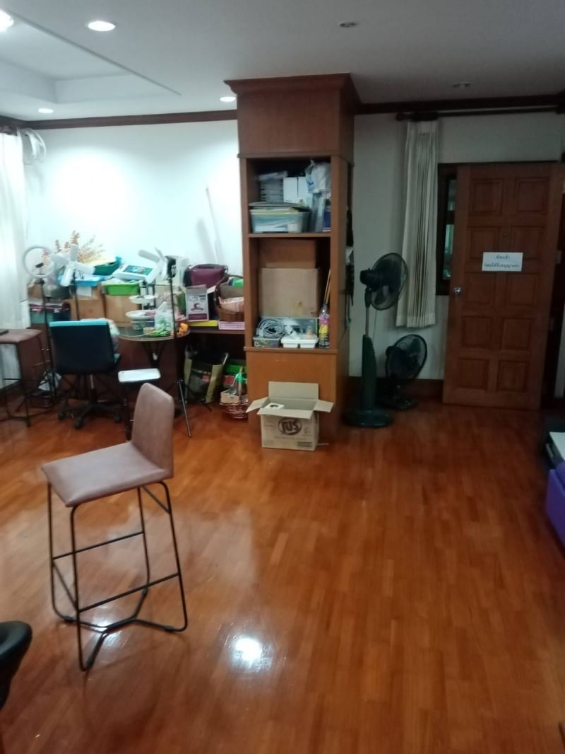 ขาย / ให้เช่าบ้านเดี่ยว 2 ชั้น ติดถนนพุทธมณฑล สาย 1 หมู่บ้านมหาดไทย 1 ขนาด 101 ตรว 4 ห้องนอน 5 ห้องน้ำ