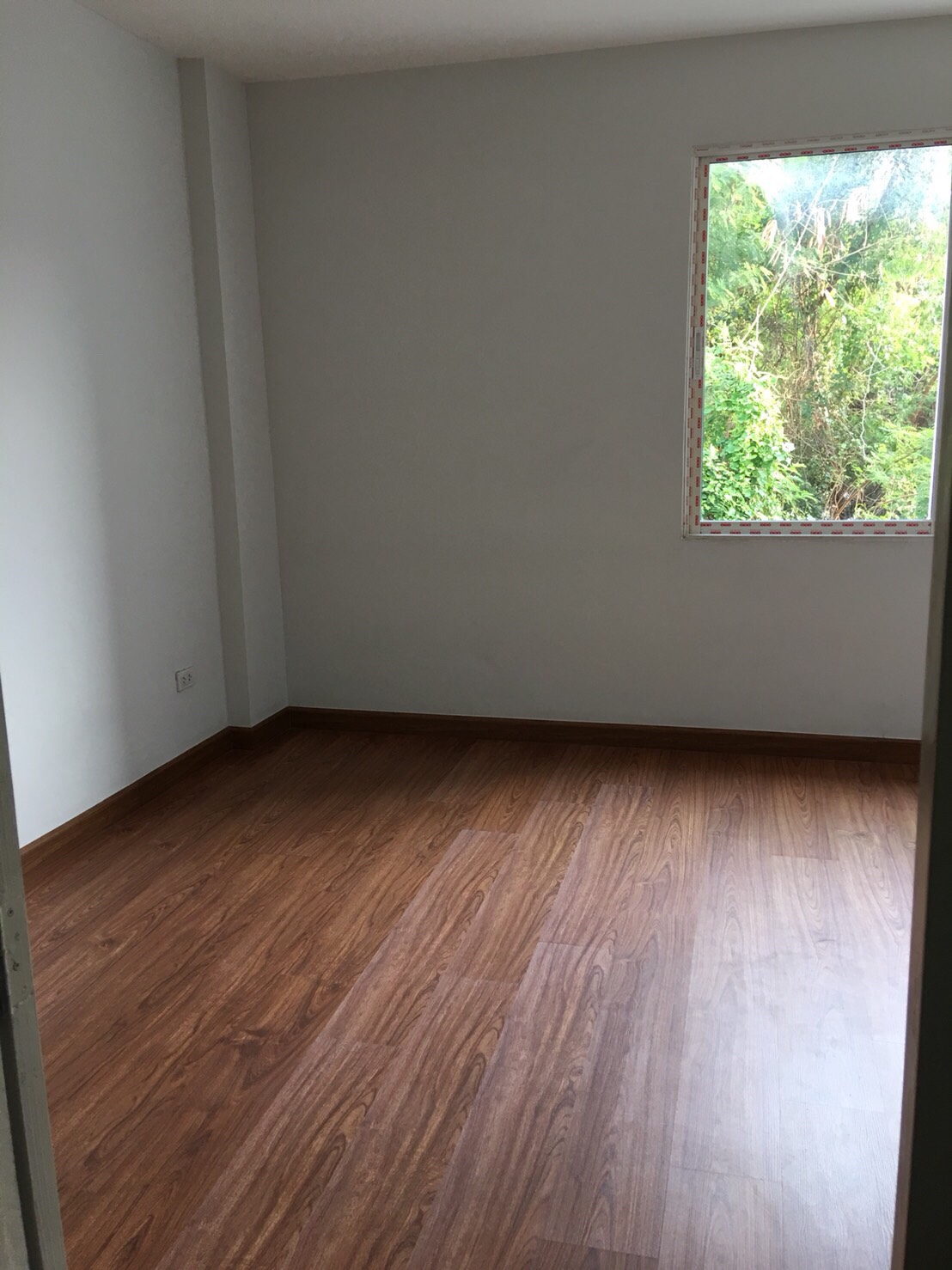 ให้เช่าทาวน์โฮม โฮมออฟฟิศ 3 ชั้น 3 คูหาติดกัน ชั้นล่างทะลุถึงกัน