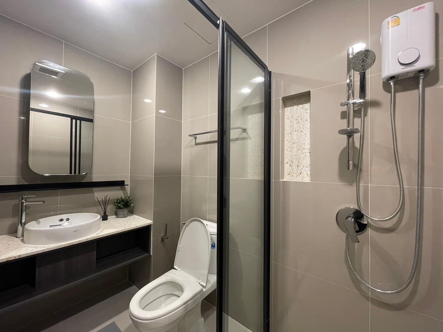 ให้เช่าคอนโด XT Huaikhwang (เอ็กซ์ที ห้วยขวาง) 1 ห้องนอน ขนาด 30 ตรม ชั้น 32 ห้องแต่งครยพร้อมอยู่