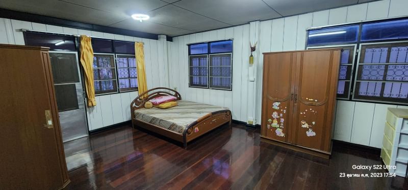 ให้เช่าบ้านเดี่ยวไซส์ใหญ่ ขนาด 270 ตรว. ราคา 52,000 บาทต่อเดือน สัญญา1ปี พร้อมเฟอร์นิเจอร์