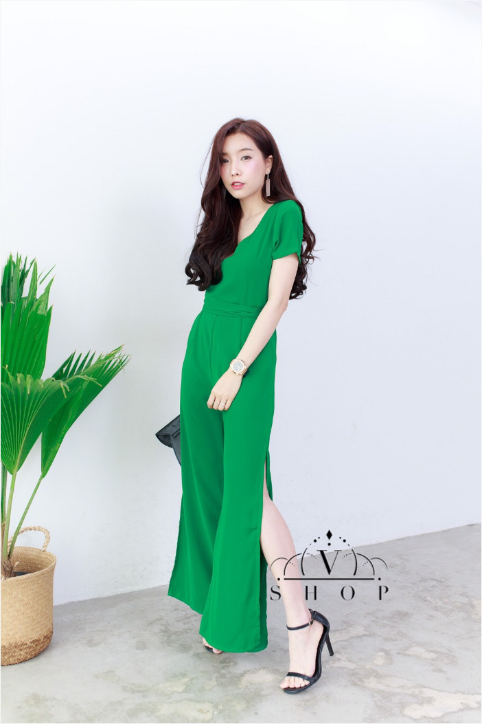 จั๊มสูทขายาวสีเขียว ผ้าทิ้งตัว ใส่สบาย ทรงสวย ดีเทลเก๋ๆผ่าข้าง
