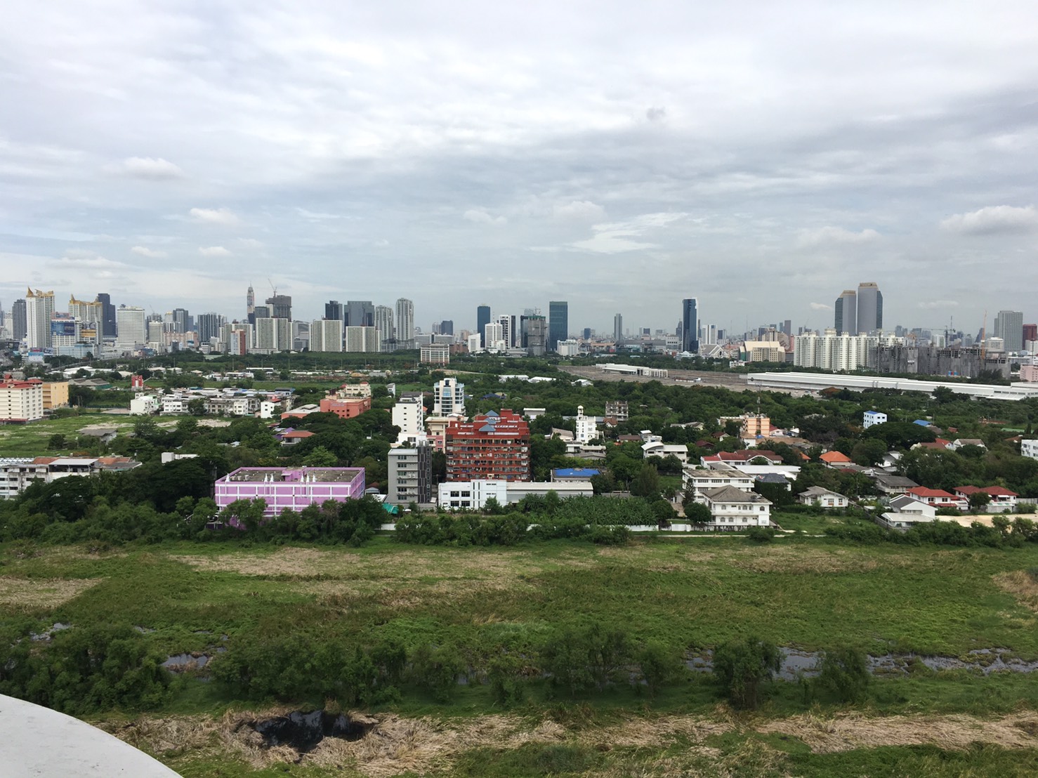 ขาย / ให้เช่าคอนโด Royal Nine Residence (รอยัล ไนน์ เรสซิเดนท์ ซอย พระรามเก้า 17 ) 1 ห้องนอน 1 ห้องน้ำ ชั้น 21 วิวหันหน้าไปทาง central พระรามเก้า