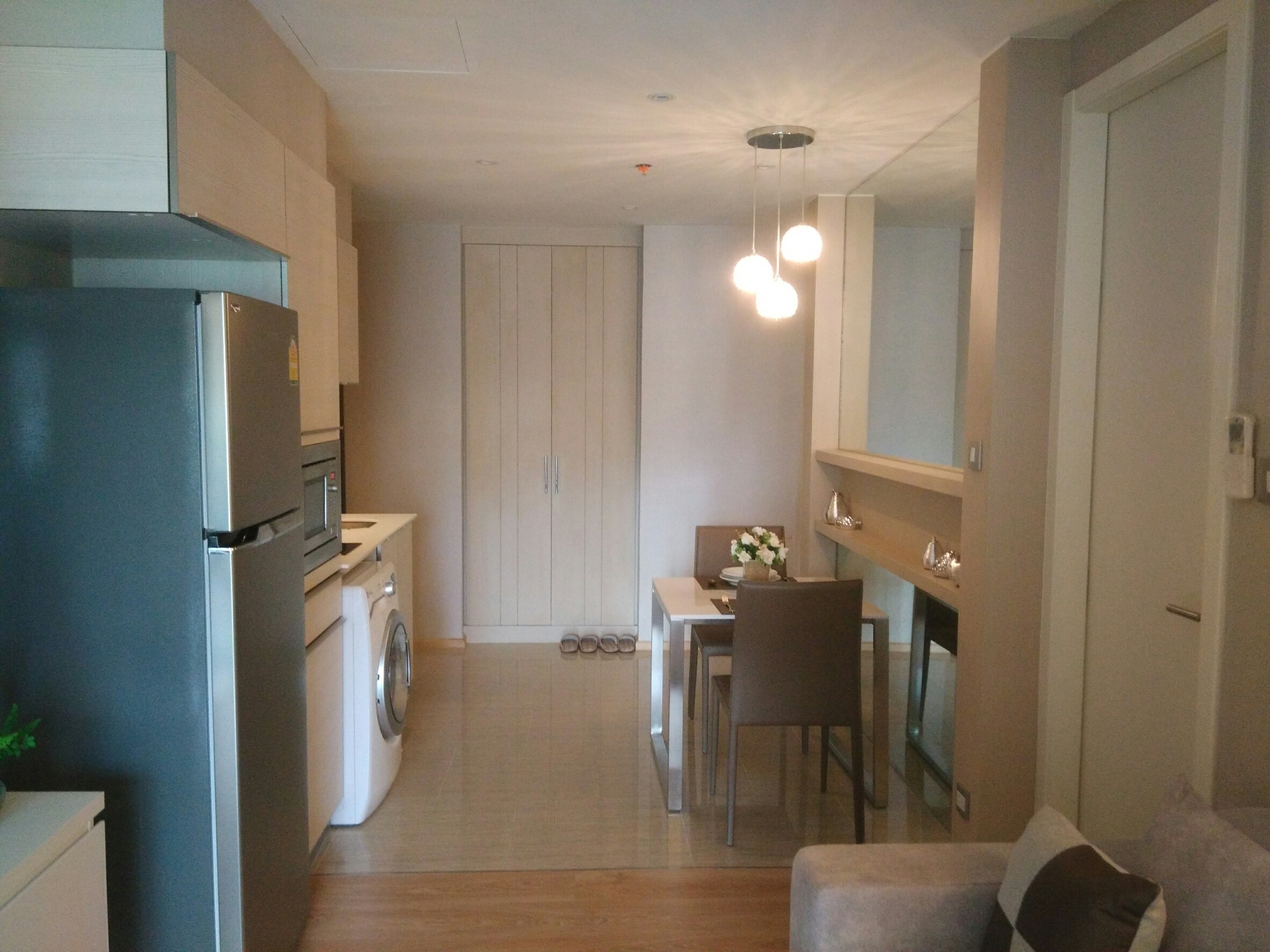 ขาย / เช่า คอนโด H Sukhumvit 43 (เอช สุขุมวิท 43) 1ห้องนอน 1 ห้องน้ำ 1ห้องรับแขก ห้องครัวในตัว พื้นที่ 40.92 ตร.ม ชั้น 9 ห้อง 99/53 วิวเมือง