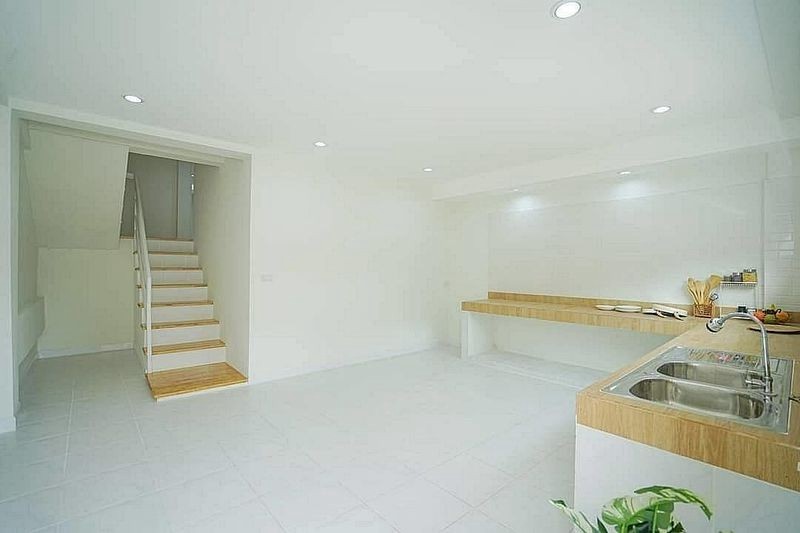 ให้เช่าทาวน์เฮ้าส์ 3 ชั้น 4 ห้องนอน 3 ห้องน้ำ 1 ห้องครัว บ้านเล่นระดับ ซอย พหลโยธิน 69 ห่างรถไฟฟ้าสถานีพหลโยธิน 69