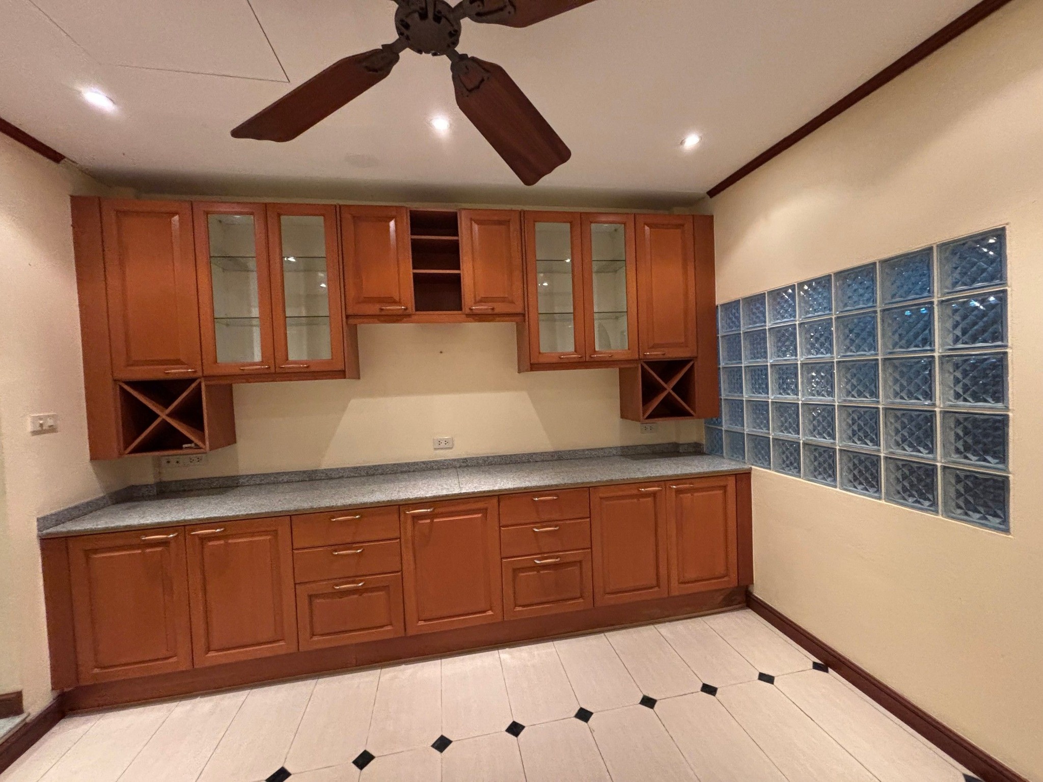 ขาย หรือ ให้เช่า ทาวน์เฮ้าส์ 4 ชั้น ม.ราชาวิลล่า ลาดพร้าว 67/2 (Racha Villa Ladprao 67/2) 📍 ใกล้รถไฟฟ้าสายสีเหลือง สถานีลาดพร้าว 71 (กำลังเปิดให้บริการ)