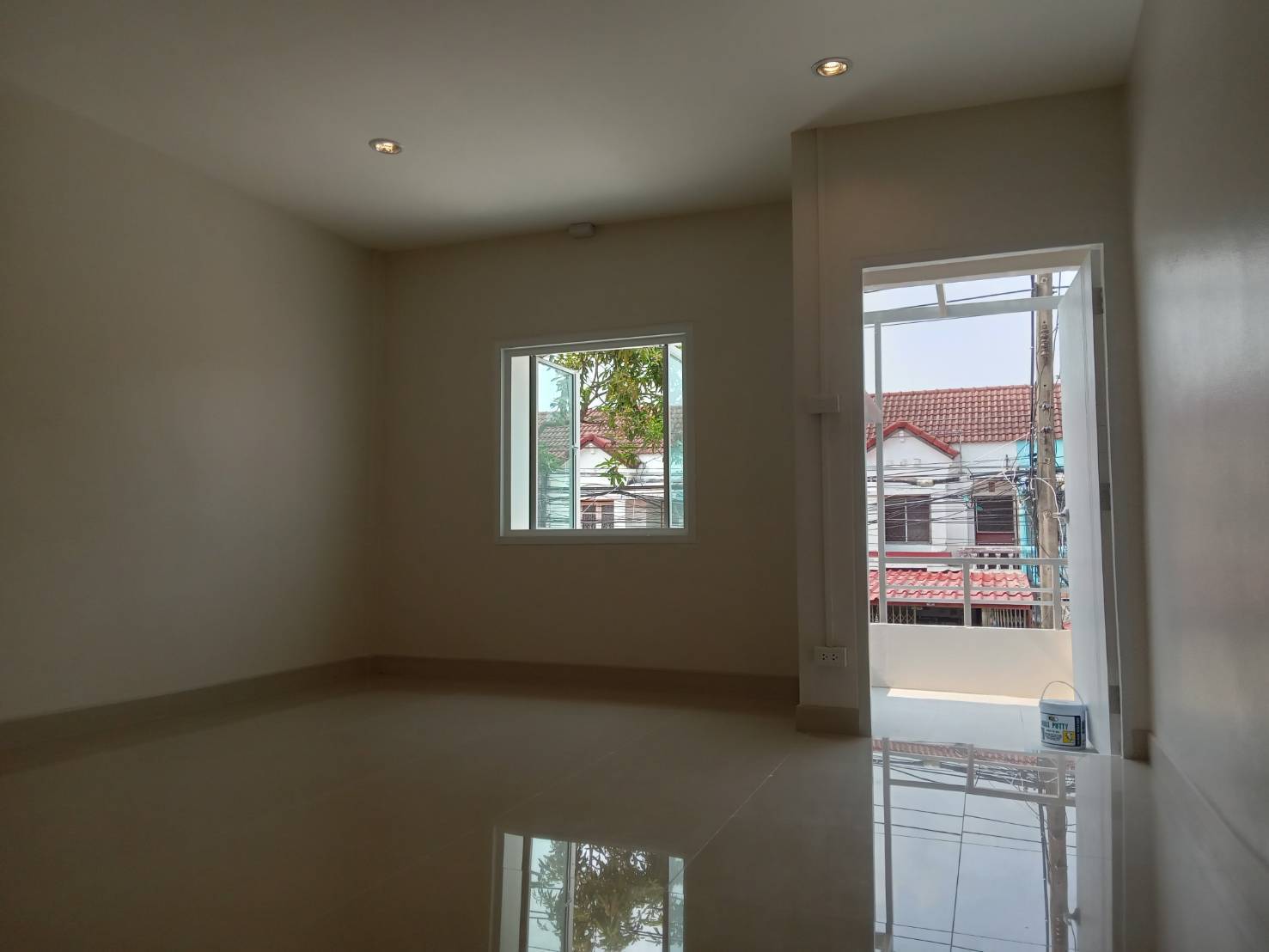 ขายทาวน์เฮ้าส์ 2 ชั้น ปรับปรุงรีโนเวทใหม่ทั้งหลัง หมู่บ้านรินทร์ทอง ลำลูกกา คลอง 2