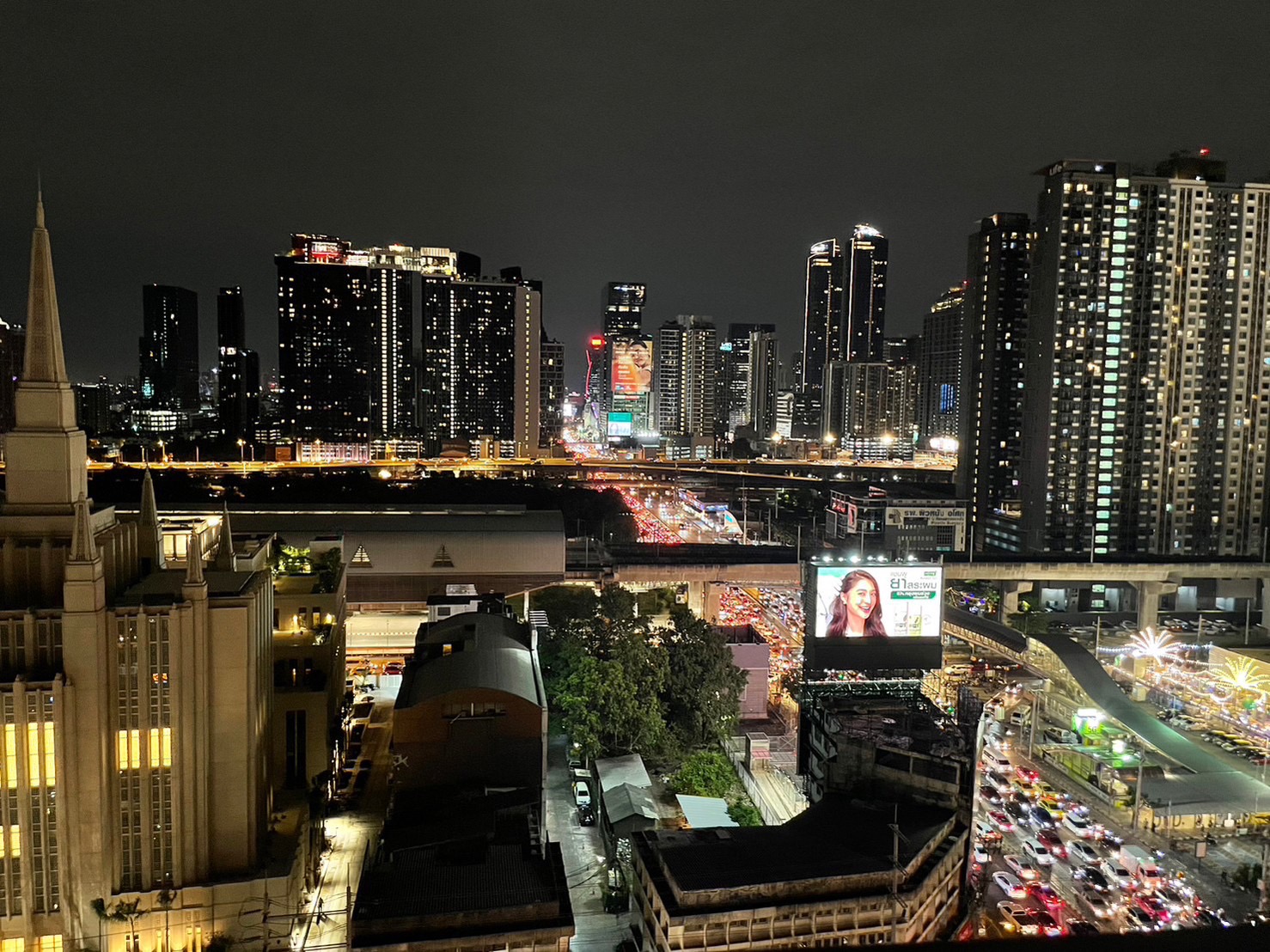 ขายคอนโด Q Asoke (คิว อโศก) ห้องใหม่ ไม่เคยอยู่ ไม่เคยปล่อยเช่า Type : 2 ห้องนอน 1 ห้องน้ำ 1 ห้องนั่งเล่น