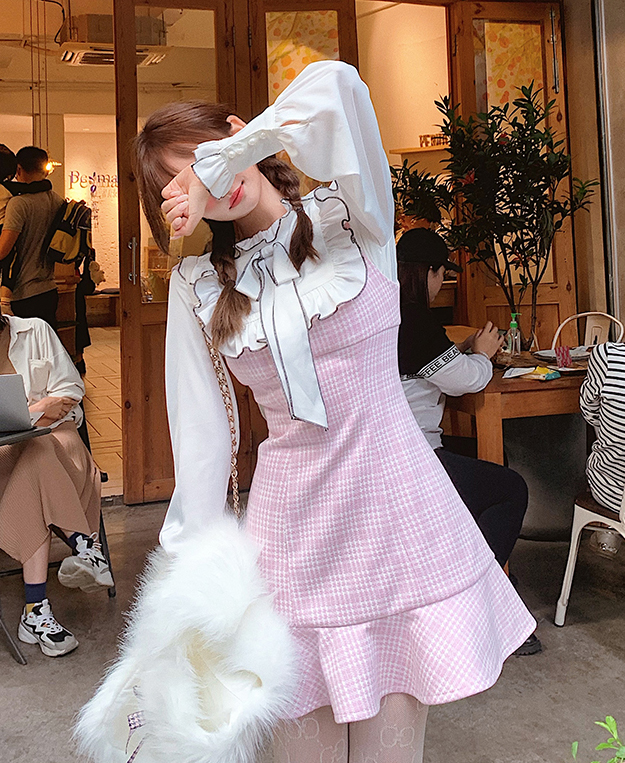 Girly Fancy Club : พรีออเดอร์ เดรสเอี๊ยม แขนกุดสีชมพูหวานลายสก็อต แบรนด์แท้