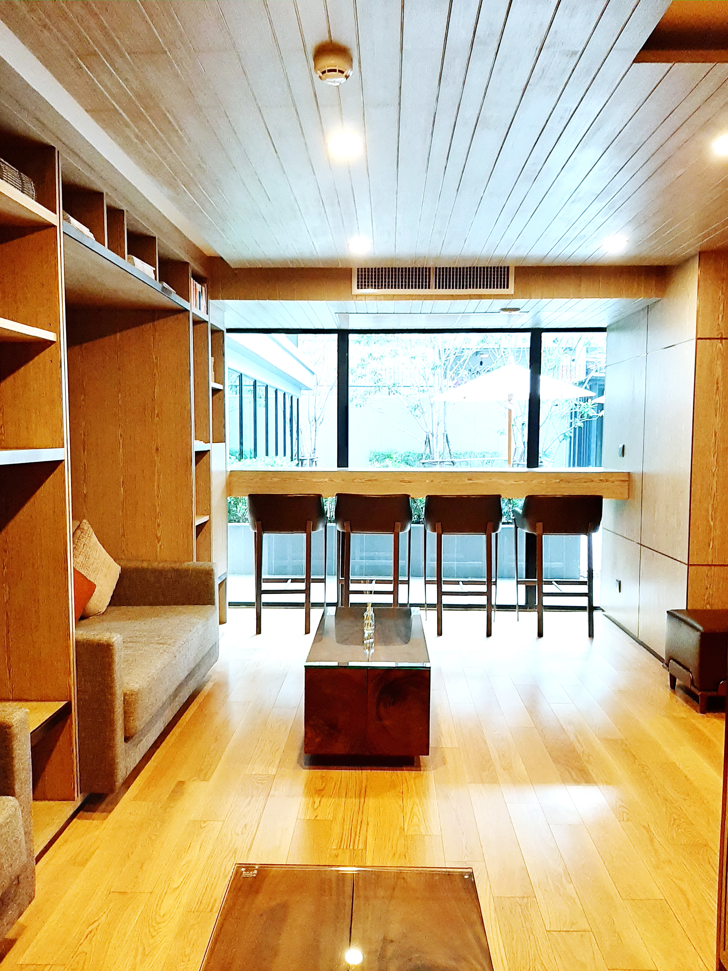 ขาย / เช่าคอนโด Na Vara Residence (ณ วรา เรสซิเดนซ์) หลังสวน(Freehold) ชั้นเพนท์เฮ้าส์ พร้อมเฟอร์นิเจอร์พรีเมียมครบชุด