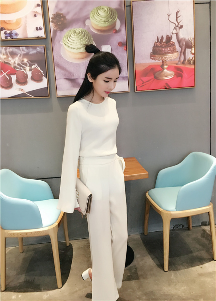 ชุดเซ็ทแฟชั่นสีครีมอ่อน เสื้อแขนยาว + กางเกงขายาวทรงกระบอก แนวเรียบๆ สวยดูดีๆ