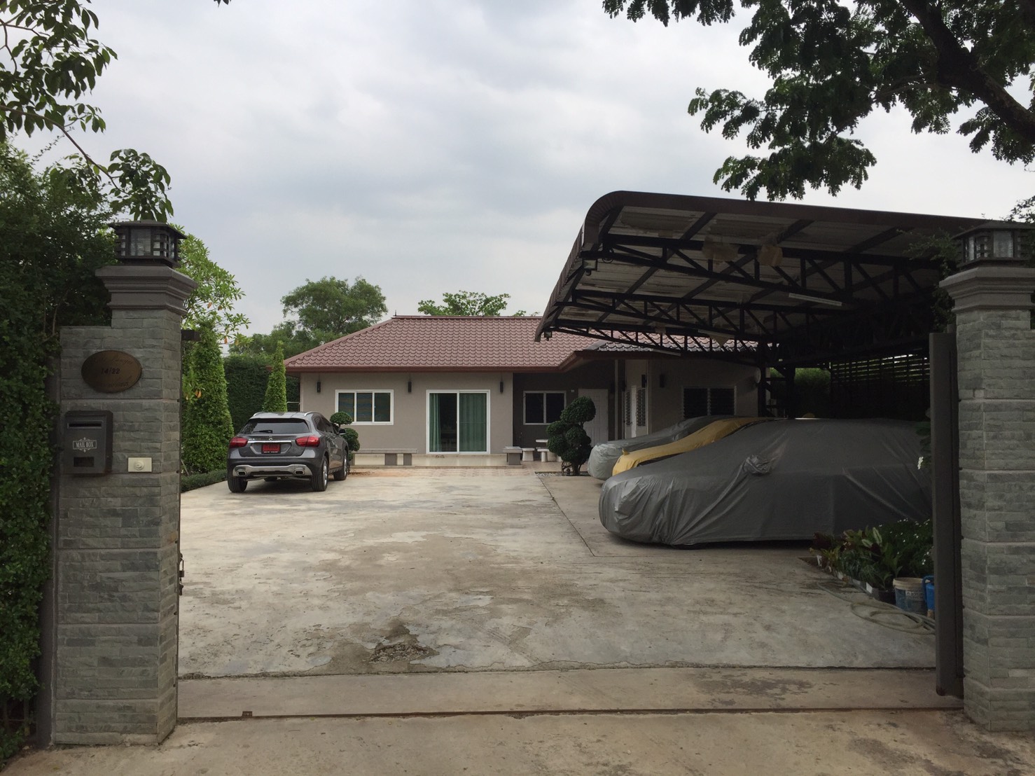 ขายบ้านเดี่ยวชั้นเดียวสไตล์รีสอร์ท 3 ห้องนอน 3 ห้องน้ำ ขนาด 400 ตร.วา พร้อมเรือนรับรองแยกต่างหาก เนื้อที่ใช้สอย 100 ตร.วา