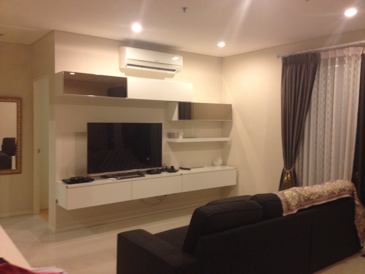 รหัสทรัพย์ 65824 ให้เช่าคอนโด วิลล่า อโศก Villa Asoke ชั้น 30 ขนาด 81 ห้อง 2 ห้องนอน 2 ห้องน้ำ ห้องมุม ราคาเช่า 45,000 ต่อเดือน สัญญาเช่า 1 ปีจ่ายเข้าอยู่ 1 เดือน ประกัน 2 เดือน