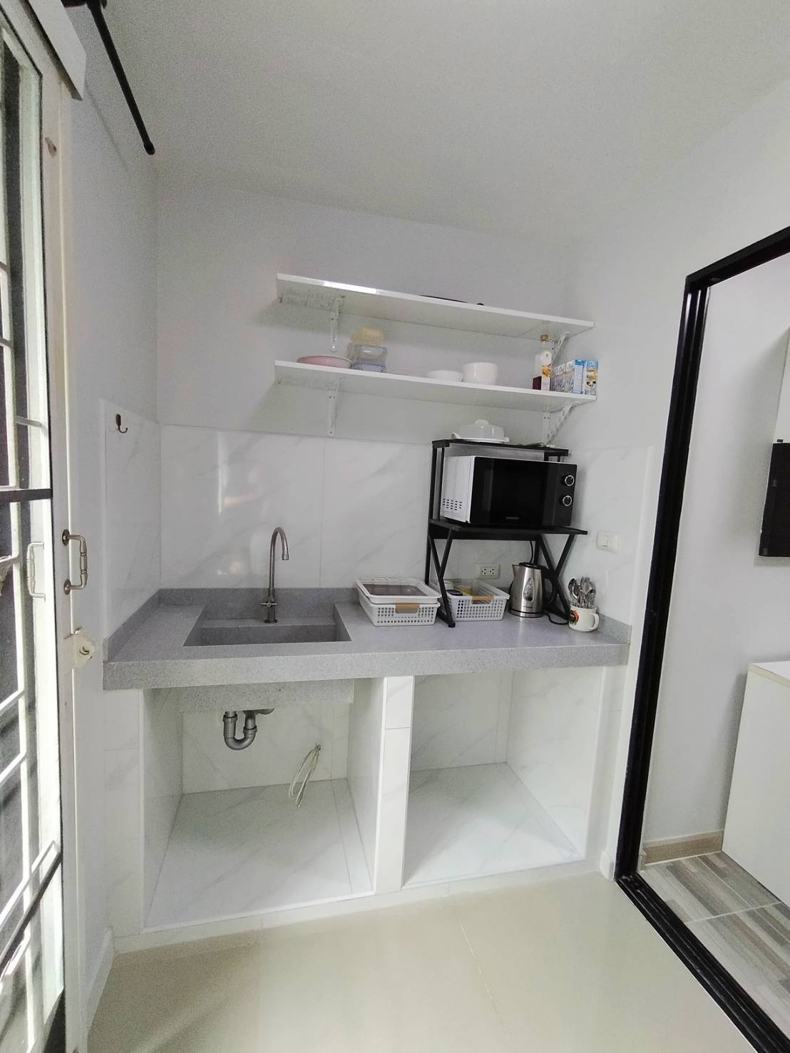 ให้เช่า iCondo Serithai Green Space (ไอคอนโด เสรีไทย กรีนสเปซ) ตั้งอยู่หน้าถนนเสรีไทย ระหว่างเสรีไทย43-45 ห้องทำใหม่เอี่ยม สวยจนหลงรัก