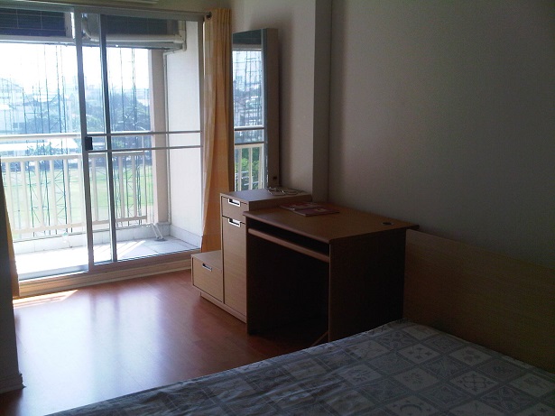 คอนโด ลุมพินีวิลล์ ศูนย์วัฒนธรรม ให้เช่า ห้อง: 2 ห้องนอน + 1 ห้องนั่งเล่น + 1 ห้องอาบน้ำ + 1 ห้องน้ำ + 1 ห้องครัว + 2 ระเบียง