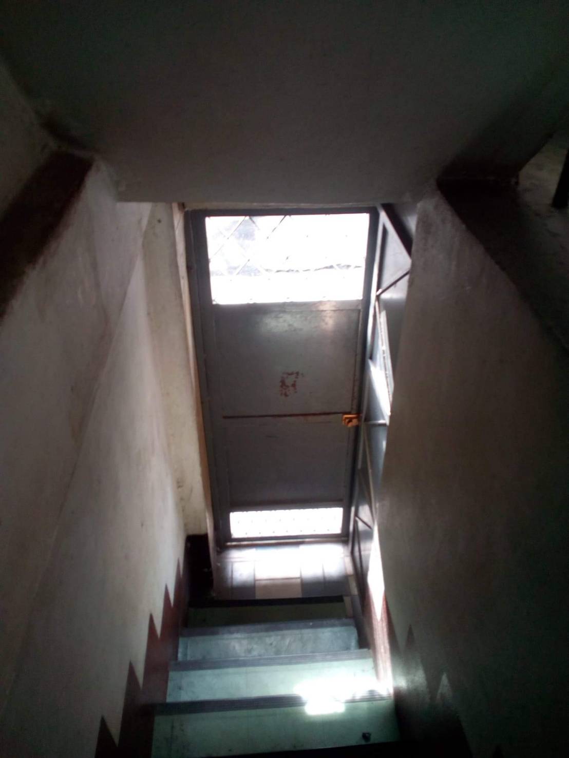 ขายตึกแถว 5 ชั้น ขนาด 25 ตร.วา ( พร้อมกิจการห้องเช่า 14 ห้อง ) ตั้งอยู่ถนนประชาสงเคราะห์ ซอย 16