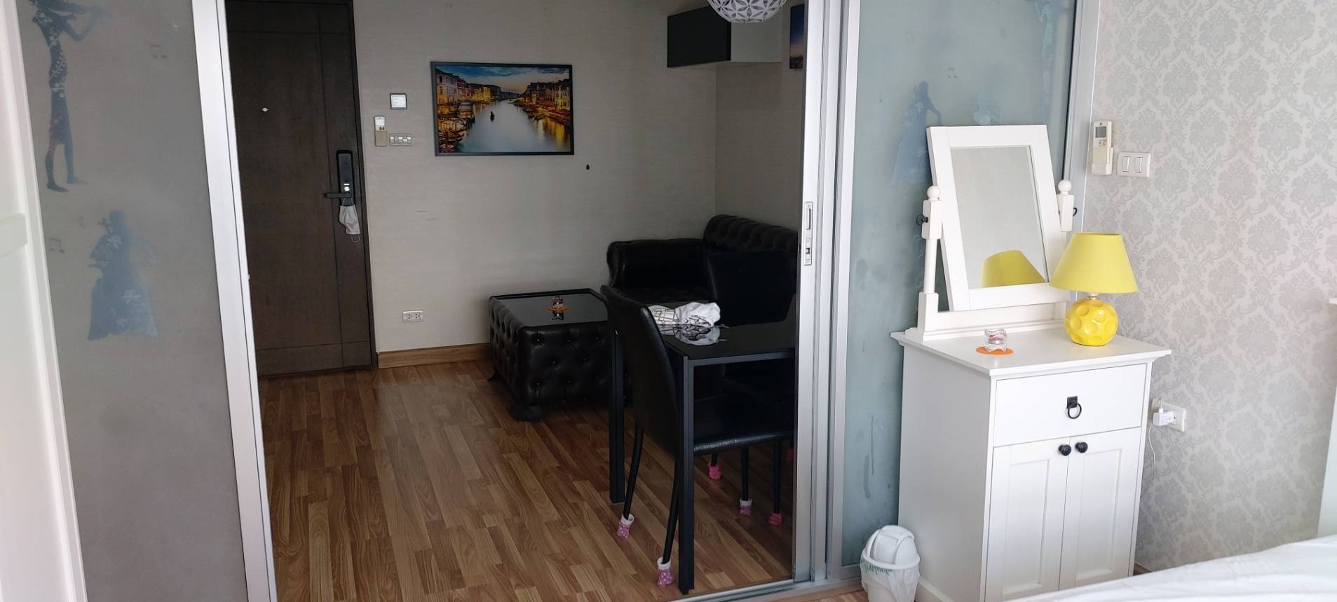 ขายคอนโด The Green Condo 3 เดอะ กรีน คอนโด 3 เฟส : 3 ชั้น: 7 แบบ 1 ห้องนอน 1 ห้องน้ำ 1 ห้องนั่งเล่นและ 1 ห้องครัว ขนาด 31.5 ตารางเมตร