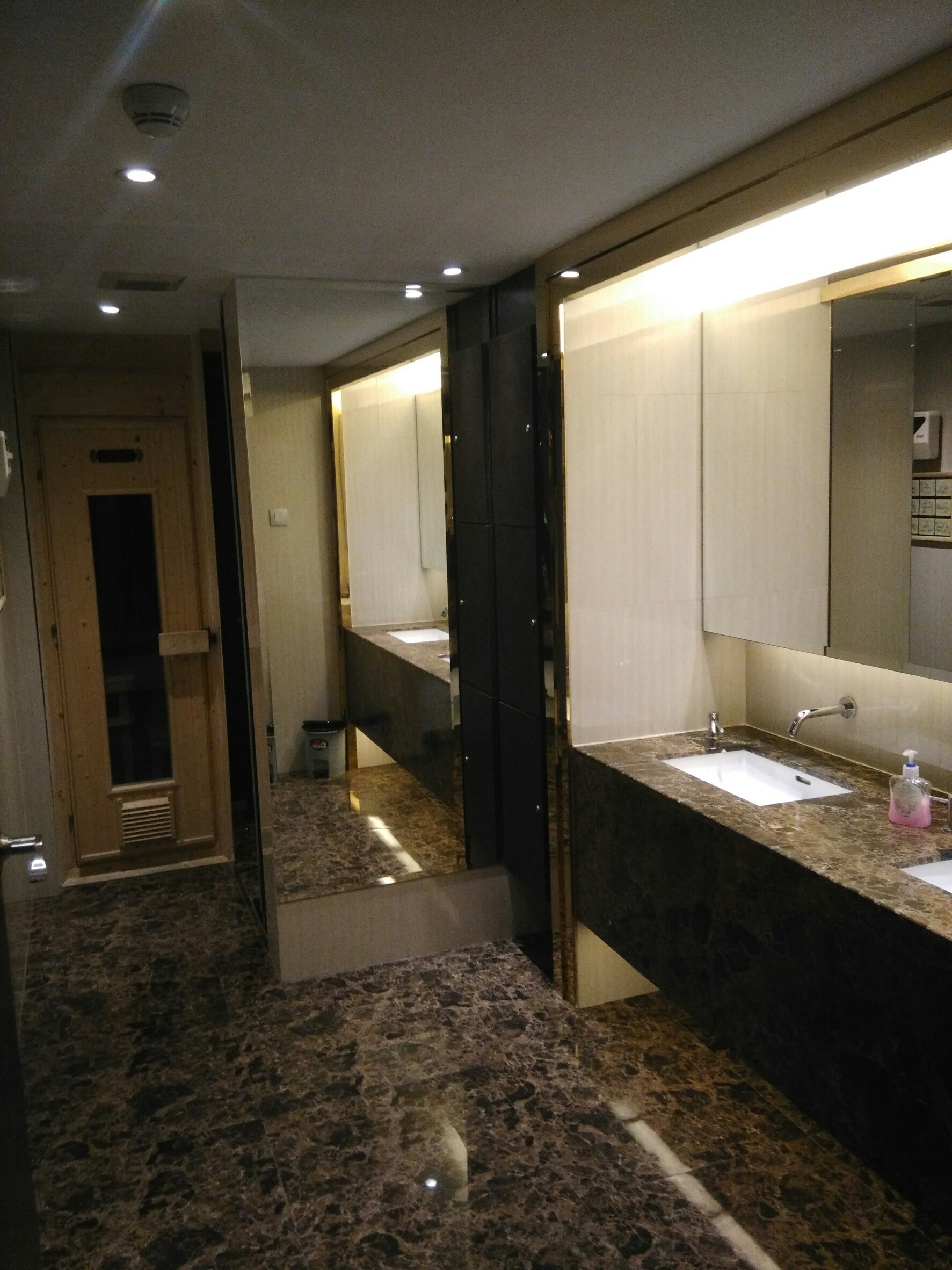 ขาย / เช่า คอนโด H Sukhumvit 43 (เอช สุขุมวิท 43) 1ห้องนอน 1 ห้องน้ำ 1ห้องรับแขก ห้องครัวในตัว พื้นที่ 40.92 ตร.ม ชั้น 9 ห้อง 99/53 วิวเมือง