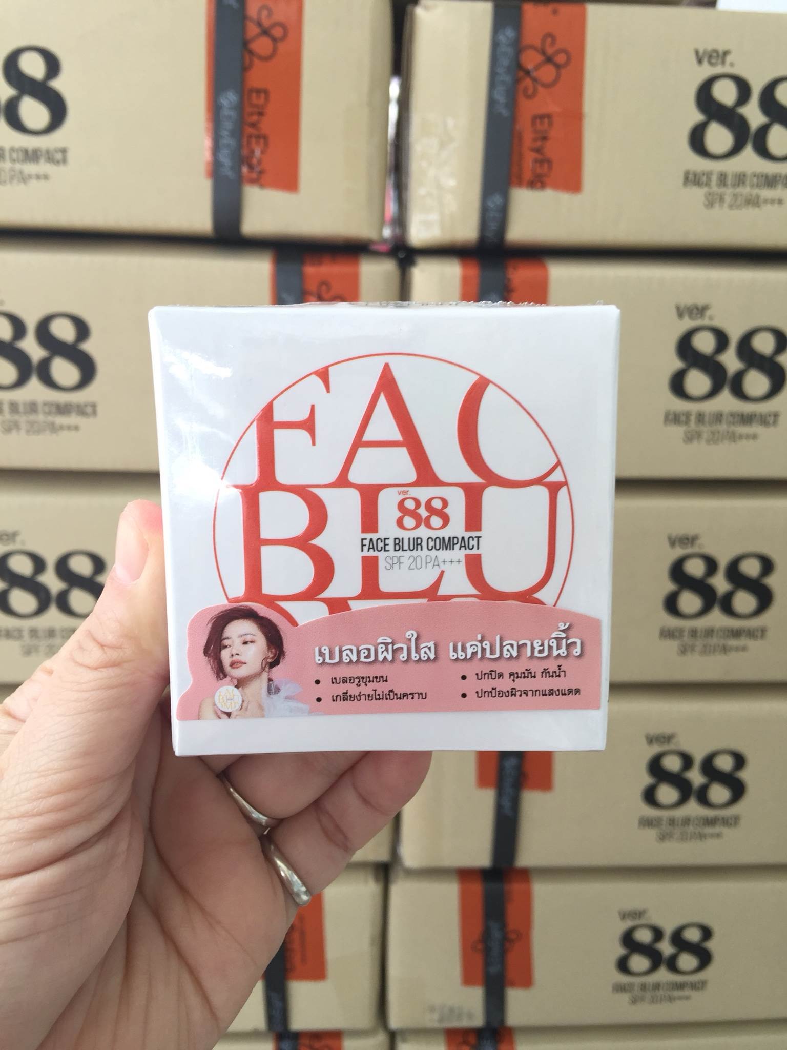 VER.88 FACE BLUR COMPACT SPF20 PA+++ แป้งพัฟเนื้อเนียน