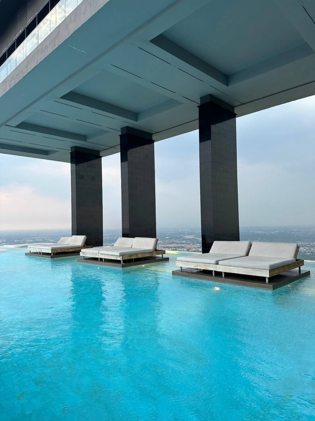 ขายคอนโด Politan Aqua 1 ห้องนอน 1 ห้องน้ำ ชั้น 48 ห้อง 29 ตรม. วิว เเม่น้ำ เลขที่ 11/1560 ที่จอดรถ 1 ที่ ขายราคา 3.35 ล้าน ค่าโอนคนละครึ่ง