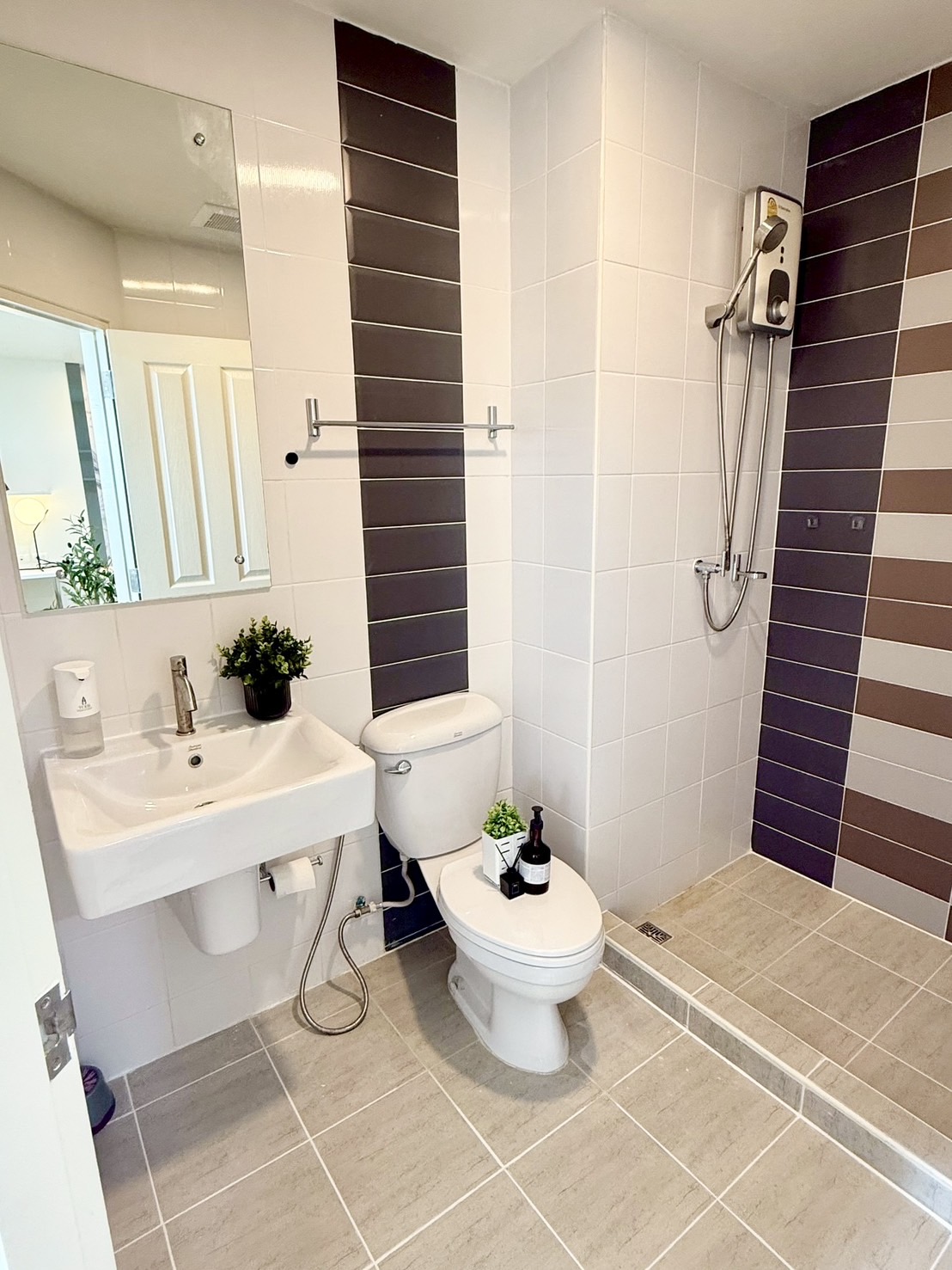 ขายคอนโด เดอะทรัส เรสซิเด้นซ์ ปิ่นเกล้า (For sale The Trust Residence Pinklao)