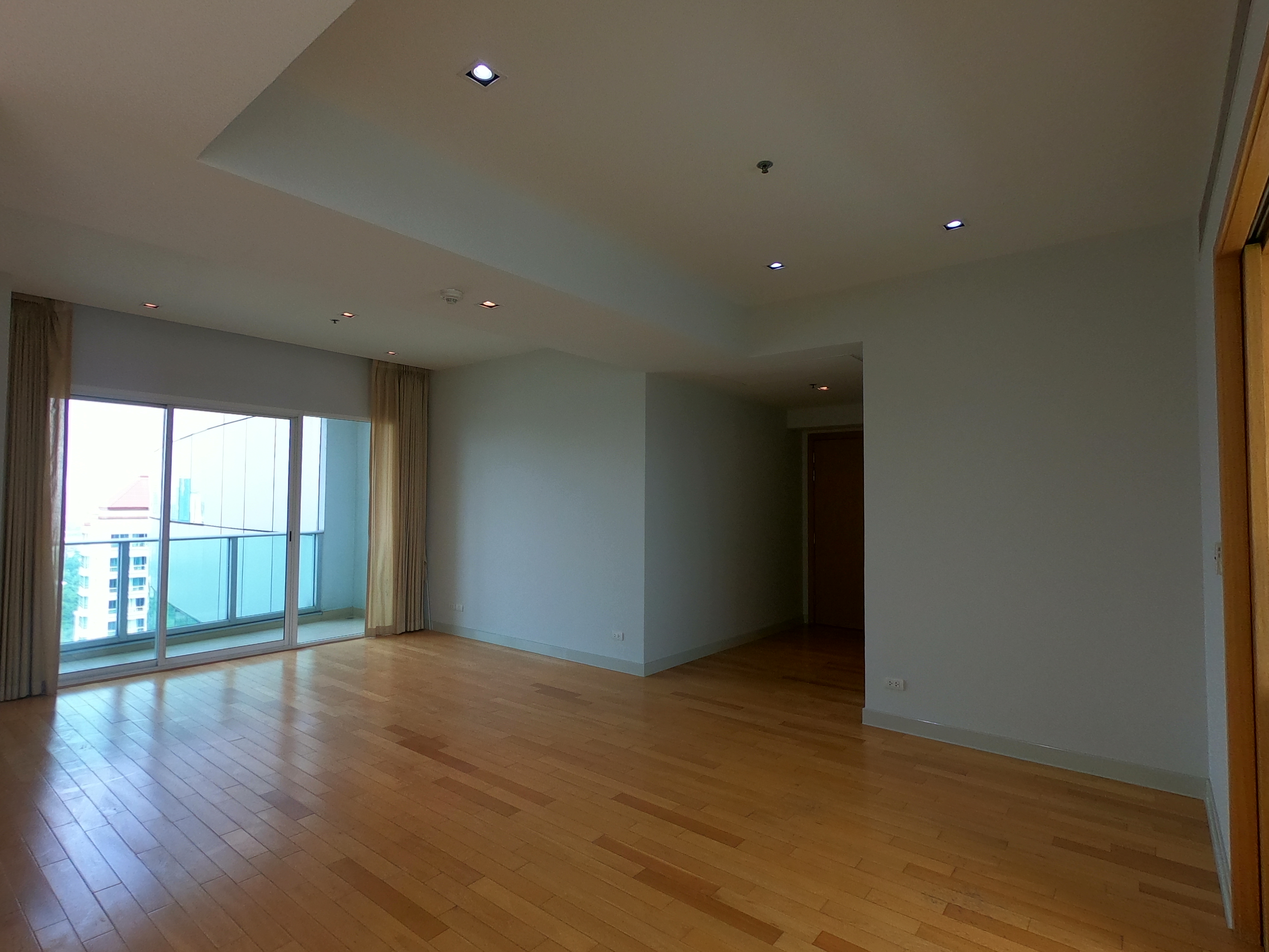 ให้เช่าคอนโด Millennium Residence (มิลเลนเนียม เรสซิเด้นส์ ) 2 ห้องนอน 3 ห้องน้ำ ขนาด 122.73 ตรม ชั้น 24 ตึก ซี