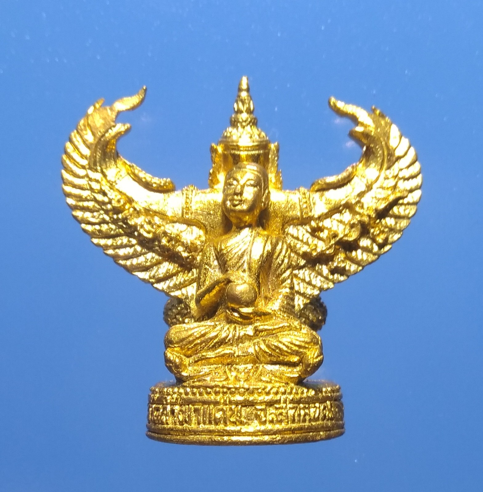 พญาครุฑหลังพระอุปคุตจกบาตรมองตะวัน หลวงพ่อปกรณ์ วัดถ้ำผาแด่น