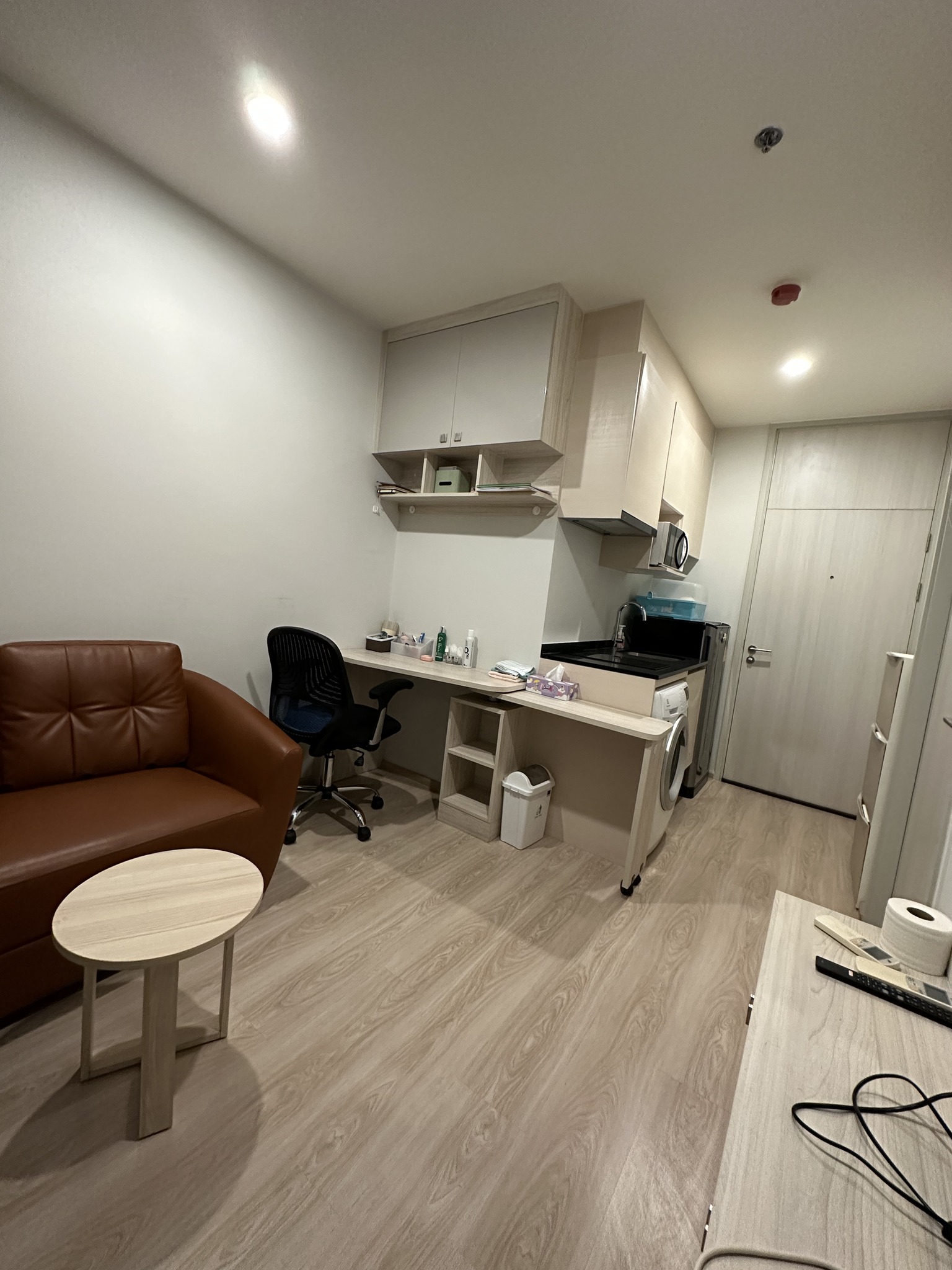 ให้เช่าคอนโด Noble Revolve Ratchada1 1 ห้องนอน 1 ห้องน้ำ ขนาด 26 ตรม ชั้น 28 ติด MRT