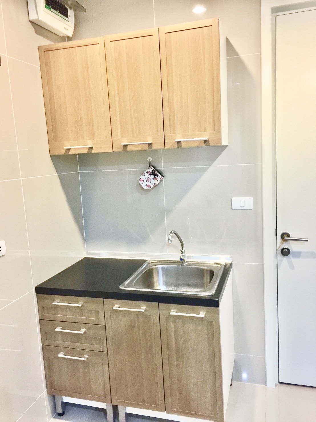 🔥 โอกาสดี! ขายห้อง โครงการ Happy Condo ลาดพร้าว 101 (Happy Condo Ladprao 101) แต่งใหม่ทั้งห้อง เฟอร์ครบ พร้อมอยู่ทันที หรือจะซื้อพร้อมผู้เช่าก็ได้! 🔥