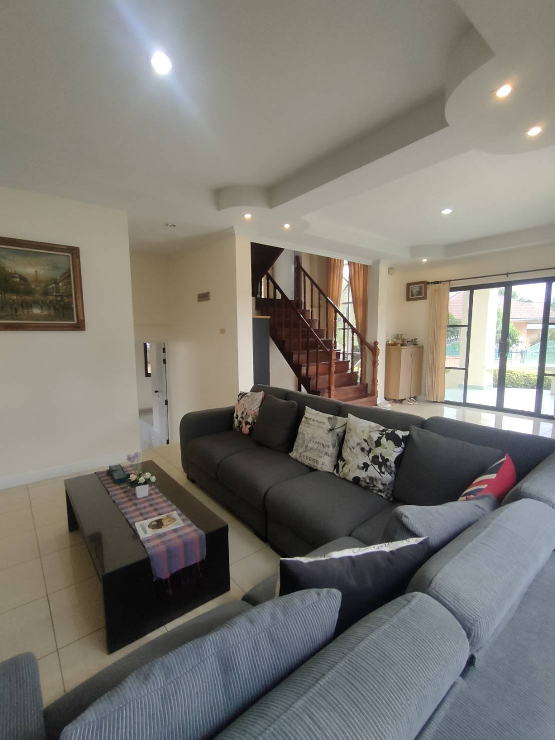 🏡 ขายบ้านเดี่ยวหลังใหญ่ วิวภูเขาล้อมรอบ หมู่บ้านพบโชคการ์เด้นฮิล (Phobchok Garden Hill) บางเสร่ – สัตหีบ