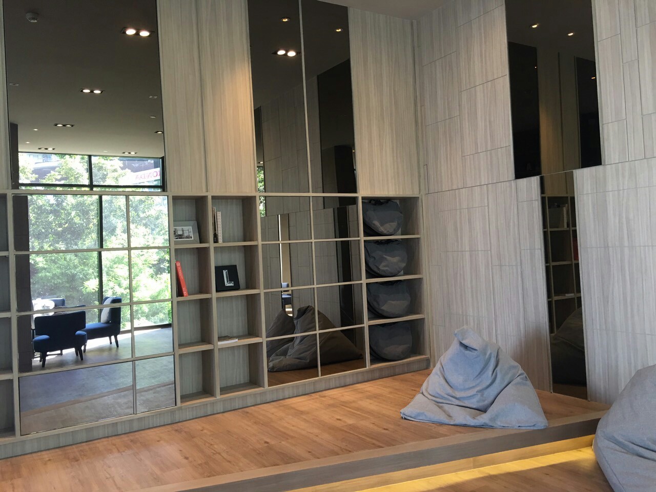 ให้เช่าห้องคอนโด Centric Ratchada-Suthisan 1 ห้องนอน ชั้น 5 หัวมุม ติดสระว่ายน้ำ