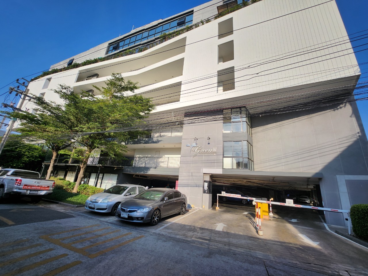 ขายคอนโด The Green Condo 3 เดอะ กรีน คอนโด 3 เฟส : 3 ชั้น: 7 แบบ 1 ห้องนอน 1 ห้องน้ำ 1 ห้องนั่งเล่นและ 1 ห้องครัว ขนาด 31.5 ตารางเมตร