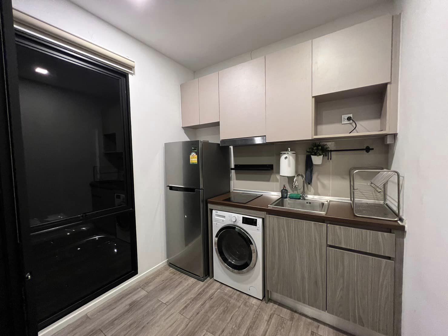 ขาย / เช่าคอนโด Brown Condo Ratchada 32 (บราวน์ คอนโด รัชดา 32) (ขายพร้อมผู้เช่า ) รูปแบบ : 1 ห้องนอน 1 ห้องน้ำ 1 ห้องรับแขก ครัวปิด