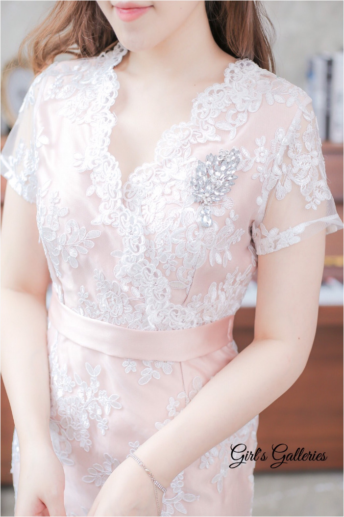 ชุดออกงาน/ชุดไปงานแต่งงานสีโอรส ปักลูกไม้ เข้ารูป แขนสั้น ลุคเรียบหรู สวย ดูดี