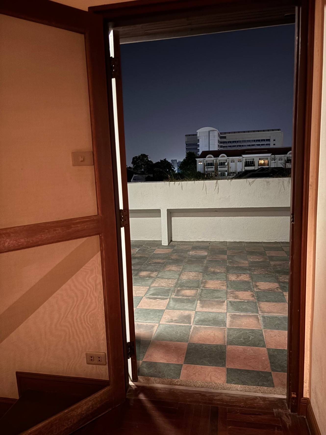 ขาย หรือ ให้เช่า ทาวน์เฮ้าส์ 4 ชั้น ม.ราชาวิลล่า ลาดพร้าว 67/2 (Racha Villa Ladprao 67/2) 📍 ใกล้รถไฟฟ้าสายสีเหลือง สถานีลาดพร้าว 71 (กำลังเปิดให้บริการ)