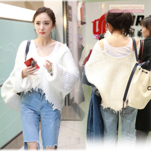 สีแดงสด สีจริงในภาพที่ 2 : เสื้อสเวตเตอร์ ไหมพรมคอเต่า ยืดได้เยอะมาก พร้อมส่ง