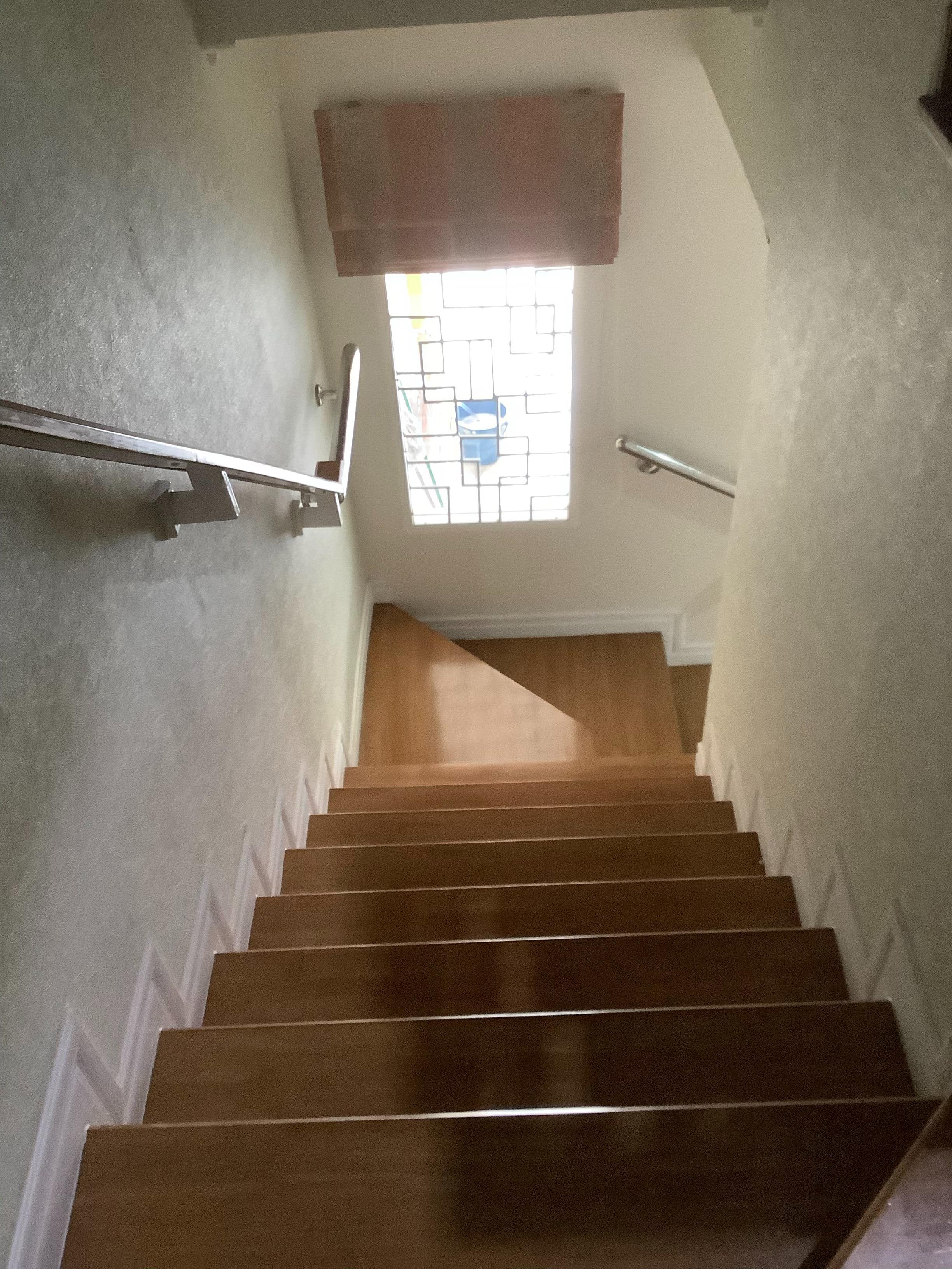 ขายทาวน์เฮ้าส์ 2 ชั้น หมู่บ้าน โกลเด้น ทาวน์ วัชรพล-สุขาภิบาล 5 Gloden Town Watcharapol-Sukhapiban 5 มี 4 ห้องนอน