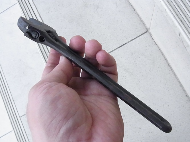 ประแจเลื่อน DOWIDAT 8นิ้ว MADE IN GERMANY มาพร้อมซองเดิม ที่ซองพิมพ์ W.-Germany , ใต้ตัวพิพม์สีขาว มีตัวนูน GERMANY ใหม่เก่าเก็บ