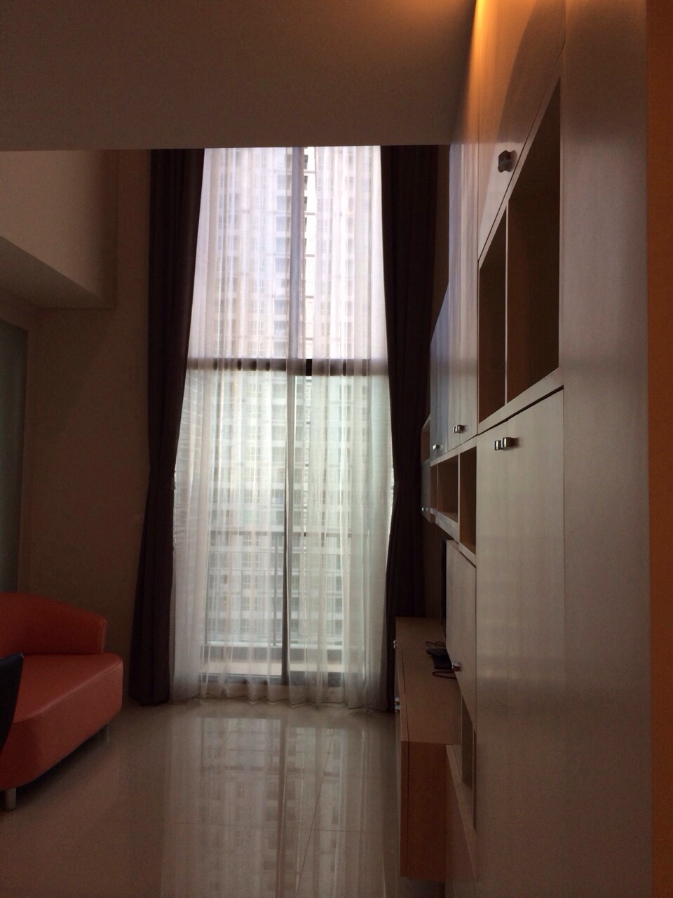 Villa Asoke ให้เช่า50,000/ เดือน ห้อง DUPLEX 2 bedrooms พื้นที่ 80 ตร.ม ชั้น 12A ทิศตะวันออกเฉียงเหนือ วิวสวนด้านหน้า เฟอร์นิเจอร์ครบ