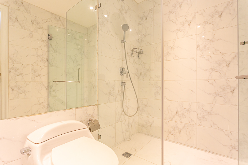 ให้เช่าคอนโด Baan Ploenchit (บ้าน เพลินจิต) 3 ห้องนอน 3 ห้องน้ำ ขนาด 250 ตรม ชั้น 16 ห้องแต่งครบ ราคาเช่า 109000 บาท