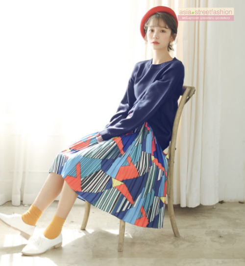 Sweater เสื้อสเวทเตอร์แขนยาว สีกรมท่า ทรงสวย จะใส่เดี่ยวไหรือใส่โค้ทคลุมก็เริ่ด