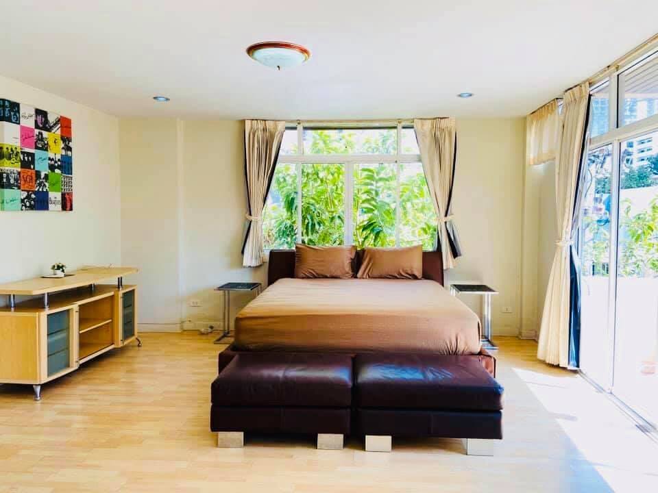 ให้เช่าบ้านเดี่ยวซอย สุขุมวิท 31 แยก 2 ราคา 70,000 บาท / เดือน บ้าน 4 ชั้น ขนาด 350-400 ตรม. 4 ห้องนอน 5 ห้องน้ำ