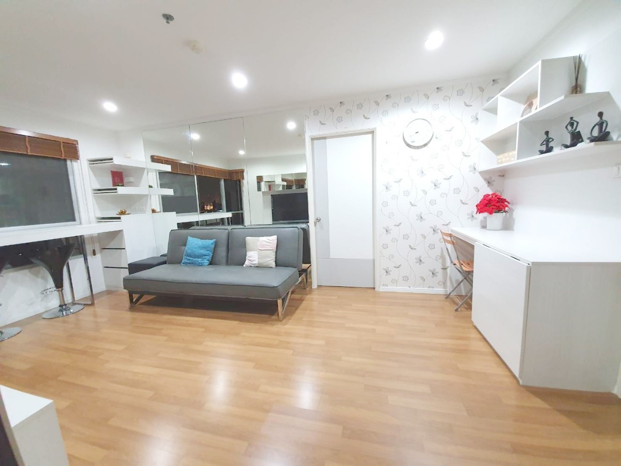 ขายคอนโด Lumpini Place Suksawat - Rama 2 ลุมพินี เพลส สุขสวัสดิ์ - พระราม 2 ห้องใหญ่ 1 ห้องนอน 1 ห้องน้ำ ขนาด 41 ตรม. ห้องมุม มีทั้งหมด 35 ชั้น