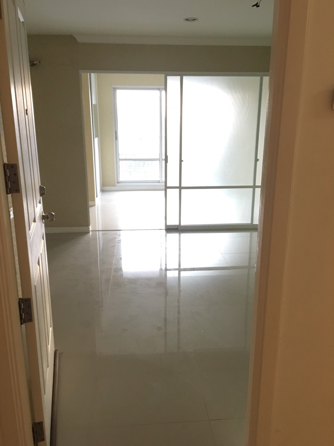 ขายคอนโด ลุมพินี เพลส พระราม 9 Lumpini Place Rama 9 - Ratchada ตึก B ชั้น 28 พื้นที่ 37.11 ตร.เมตร วิว ห้องหันหน้าไปทางด้านเซ็นทัล พระราม 9