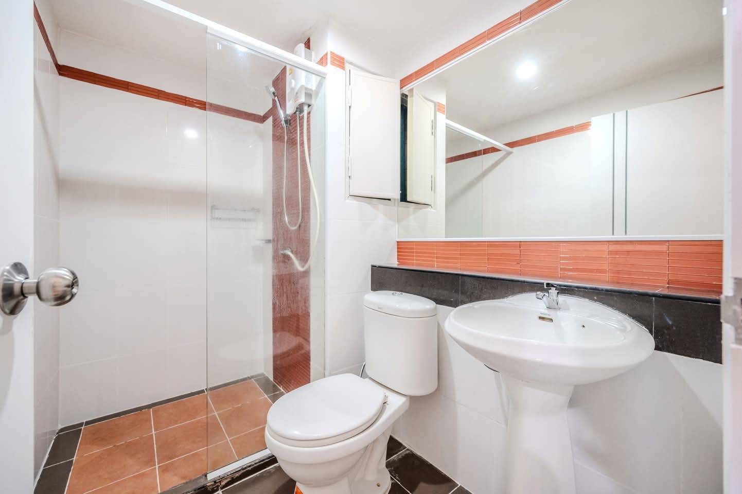 ✨ ขาย Regent Home 6/1 ประชาชื่น (รีเจ้นท์ โฮม 6/1) ✨คอนโด Low-rise 8 ชั้น ทำเลดี ราคาน่าจับจอง พร้อมเข้าอยู่ทันที