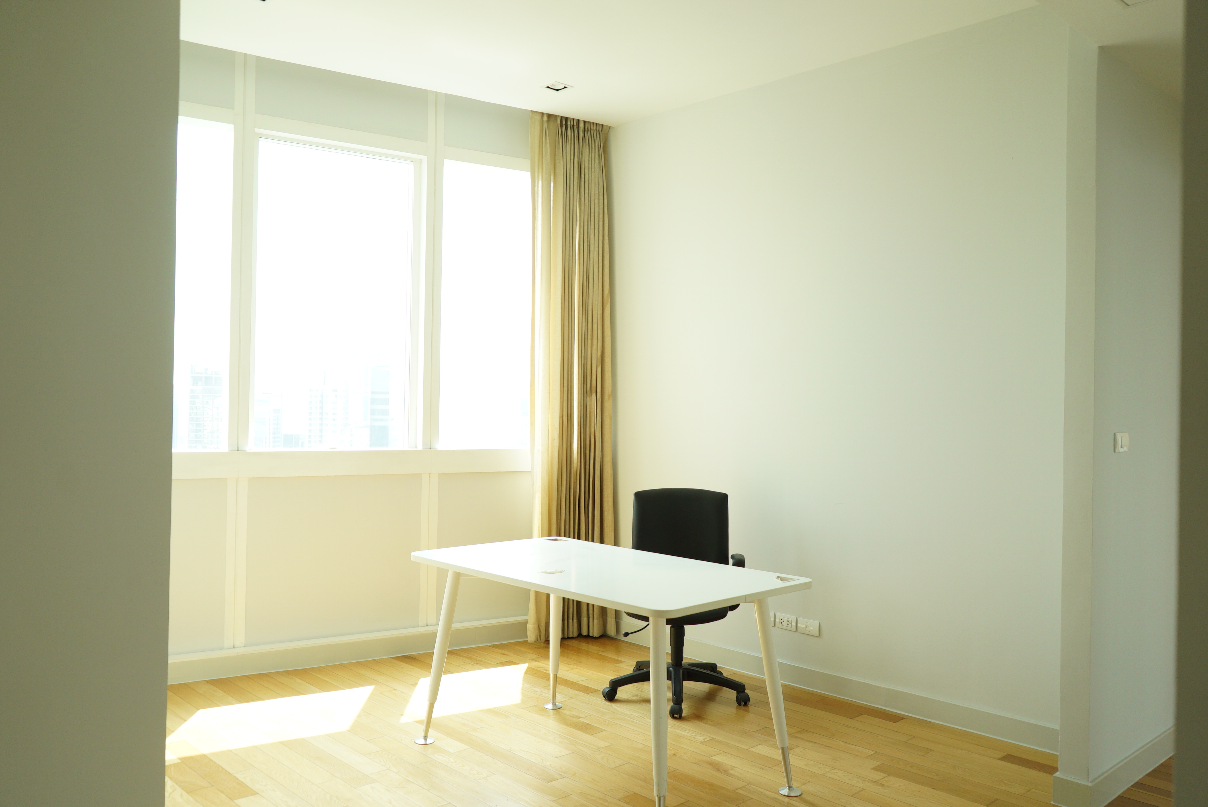 ให้เช่าคอนโด Millennium Residence (มิลเลนเนียม เรสซิเด้นส์ ) 2 ห้องนอน 3 ห้องน้ำ ขนาด 122.73 ตรม ชั้น 24 ตึก ซี
