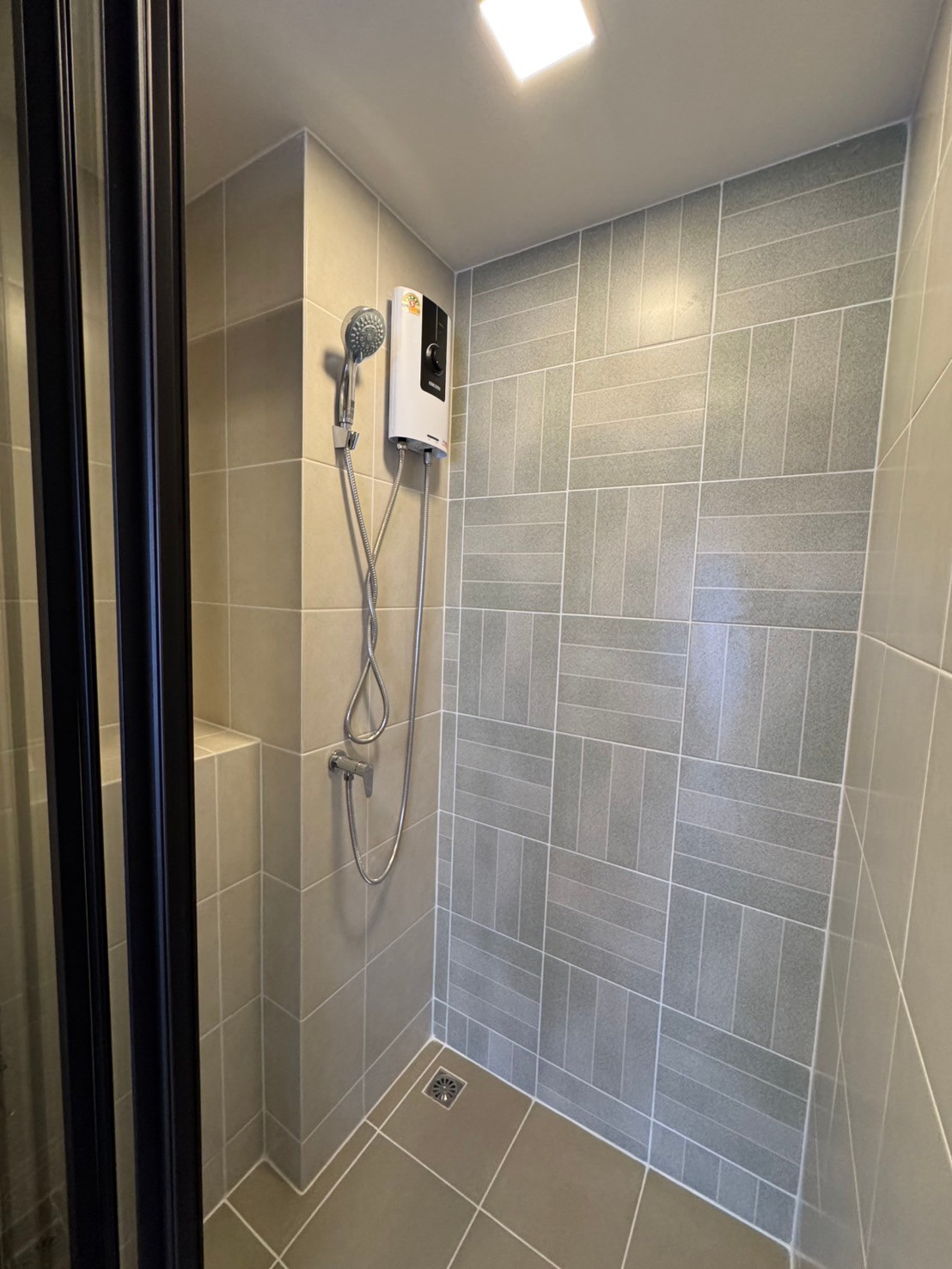 ให้เช่าคอนโดใหม่ใกล้ ม.ธรรมศาสตร์ มีรถรับ-ส่งถึงหน้า ม. dcondo Shine Rangsit (ดีคอนโด ชายน์ รังสิต) ห้องใหม่ไม่เคยปล่อยเช่า ด่วนก่อนเต็มนะจ๊ะ