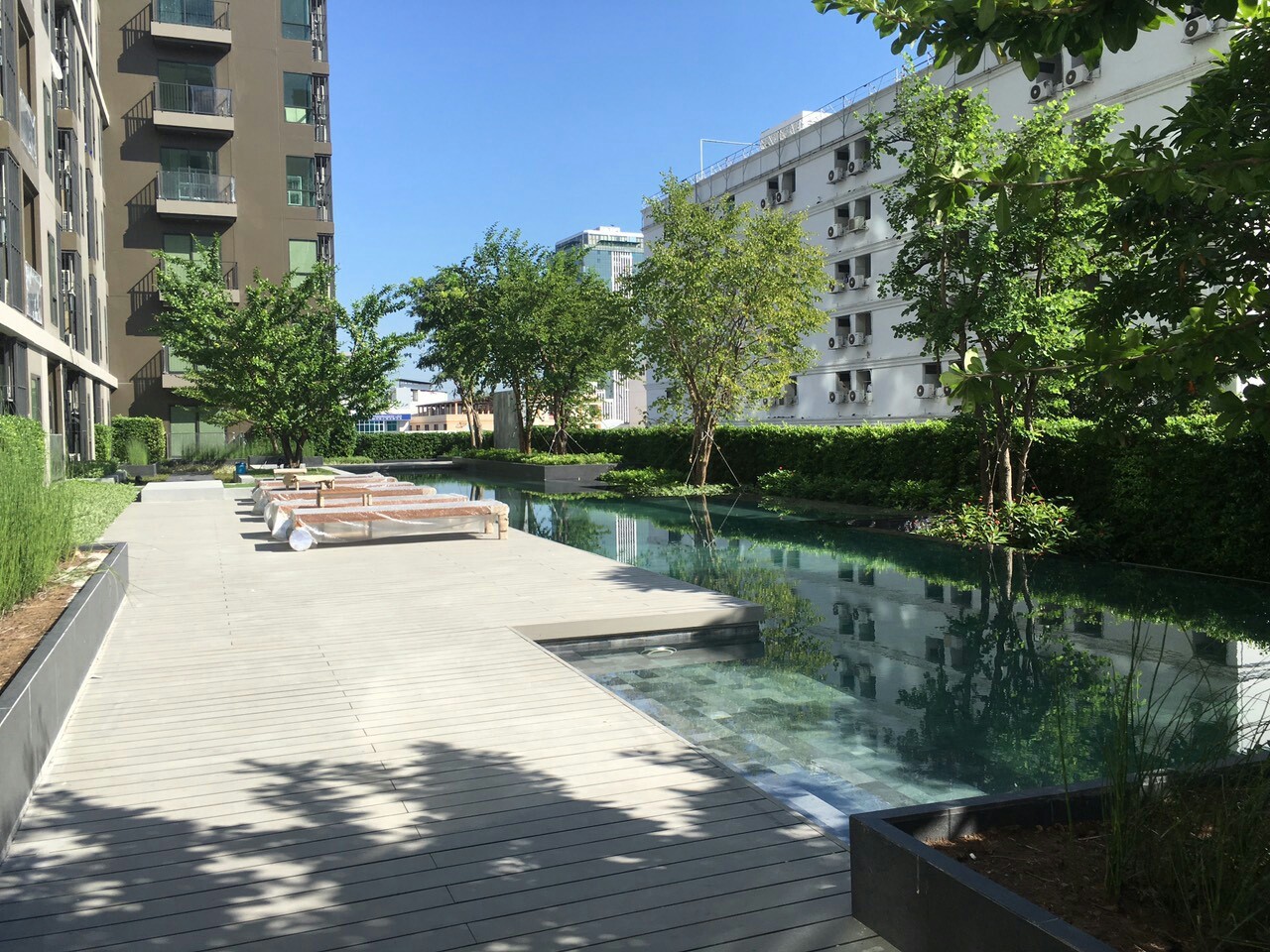 ให้เช่าห้องคอนโด Centric Ratchada-Suthisan 1 ห้องนอน ชั้น 5 หัวมุม ติดสระว่ายน้ำ