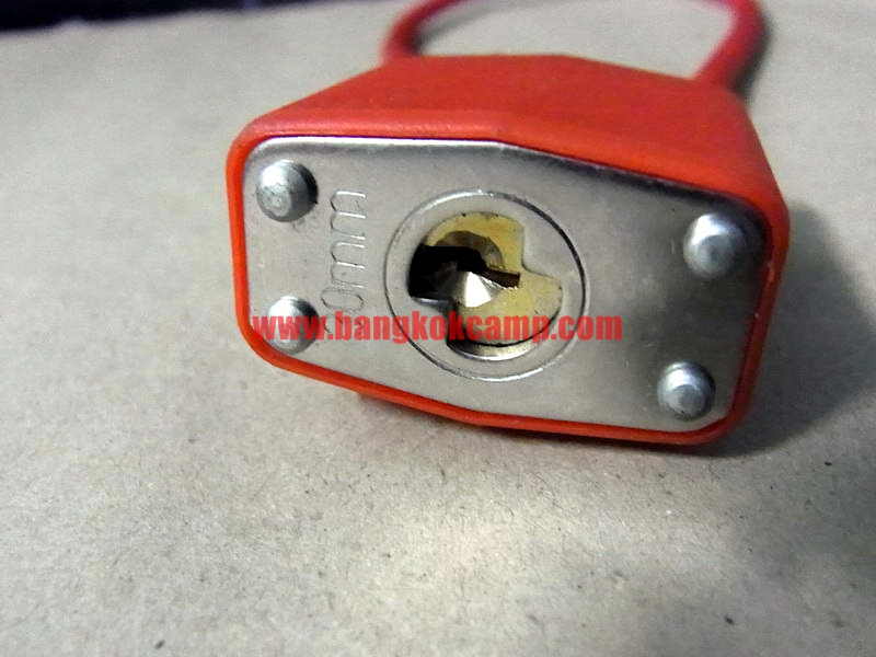 กุญแจล๊อคปืน สีแดง ใหม่เก่าเก็บ